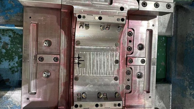 电机铁芯级进模公差规范：标准解读与实际应用