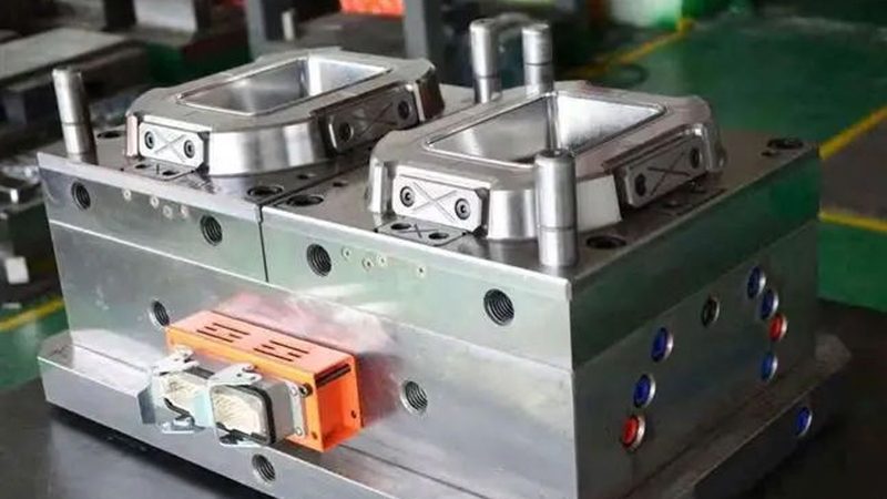 在选择塑胶模具厂时，采购经理、模具工程师和生产主管通常会关注以下几个关键因素：