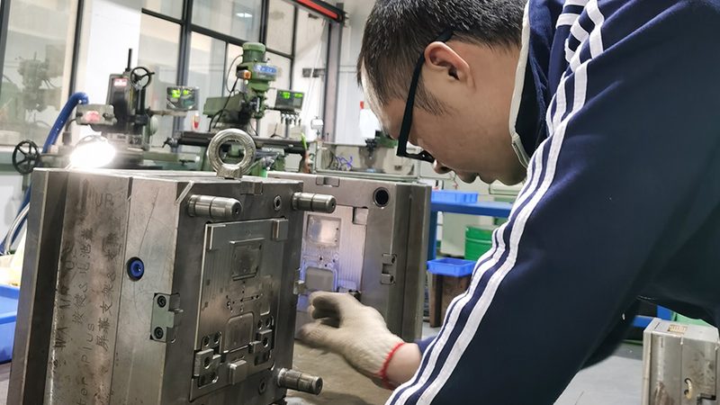 冲压精密模具与普通模具：本质区别与选择要点