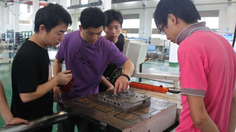 智能家电外壳模具加工：从设计到成型的关键步骤**