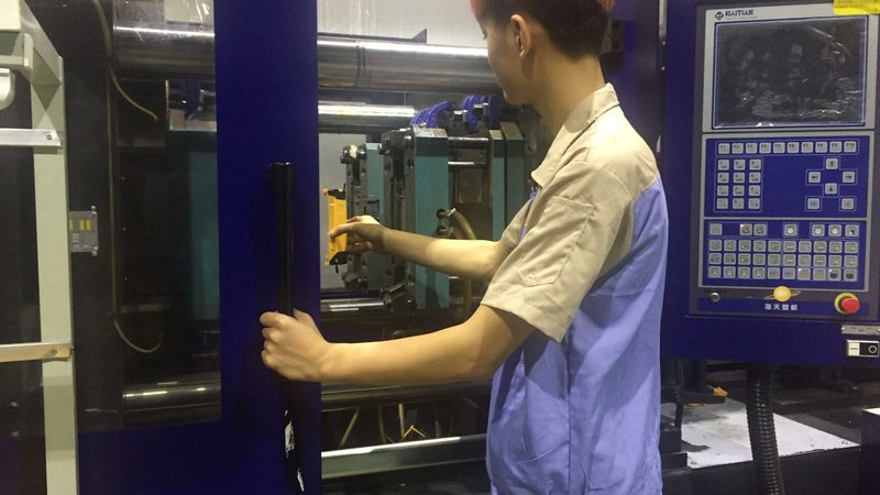 模具加工和定制哪个更划算